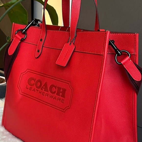 💰SOLD - CE468 - Coach Field Tote 40 with Coach Badge - Picture 4 of 11